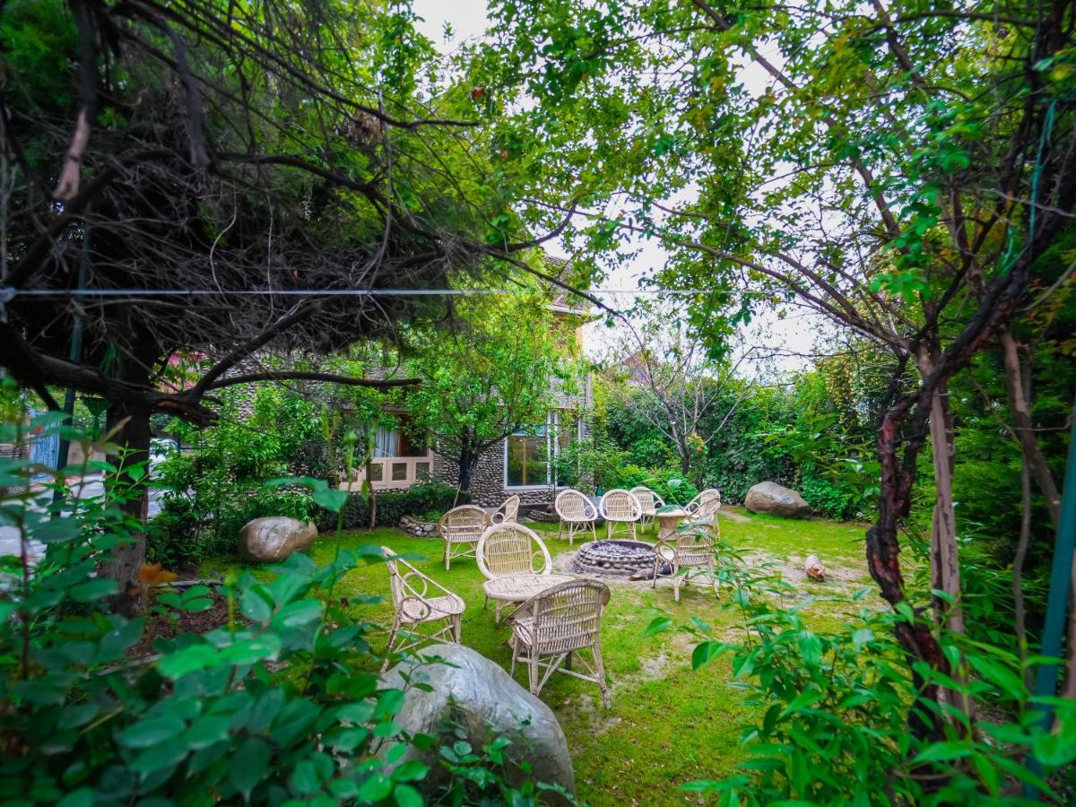 Hotel Mirage Srīnagar Buitenkant foto