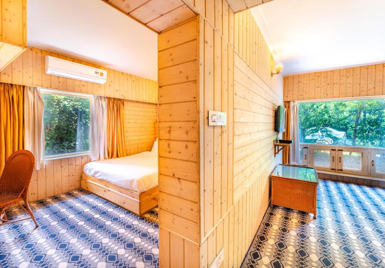 Hotel Mirage Srīnagar Buitenkant foto