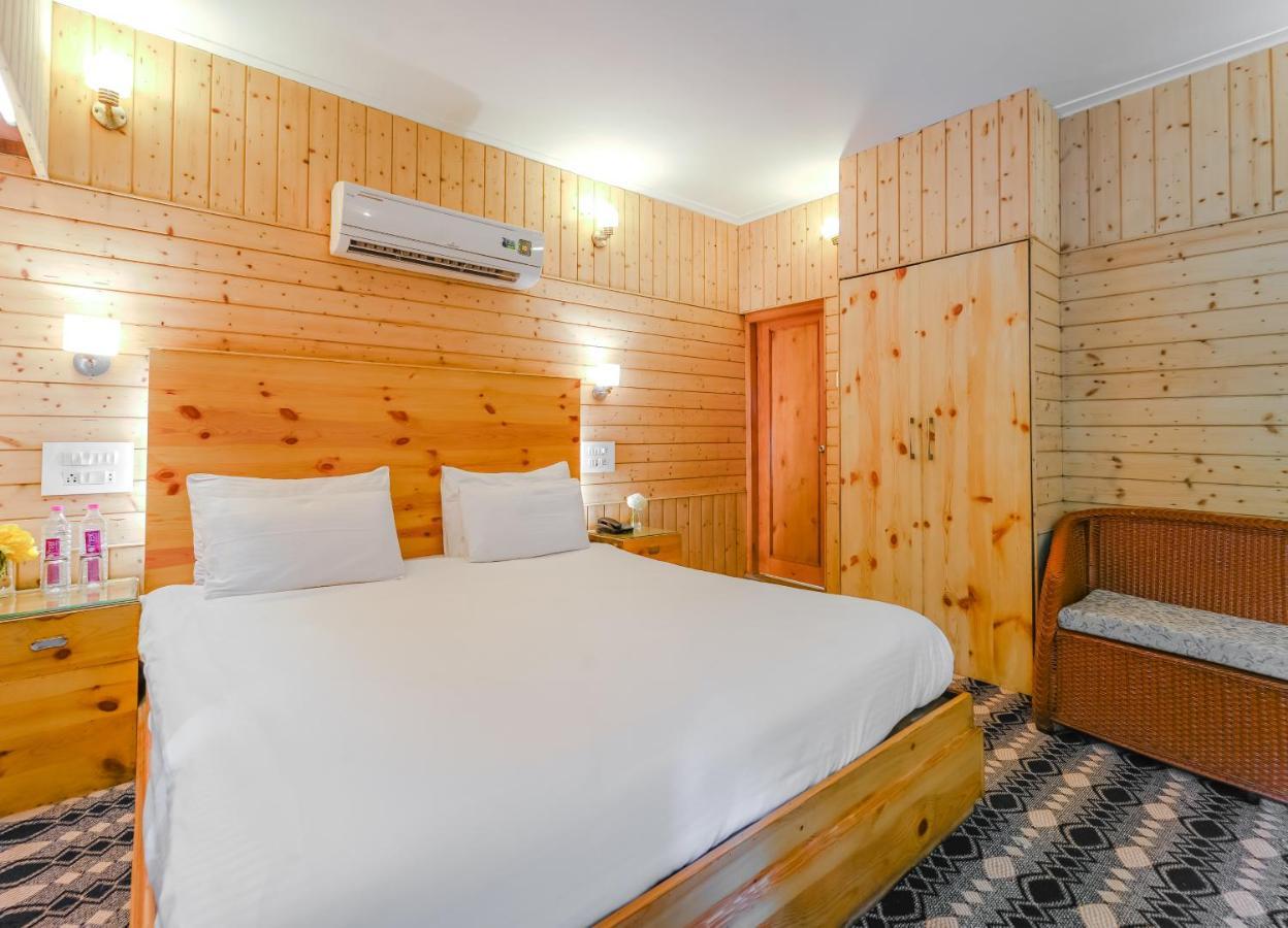 Hotel Mirage Srīnagar Buitenkant foto