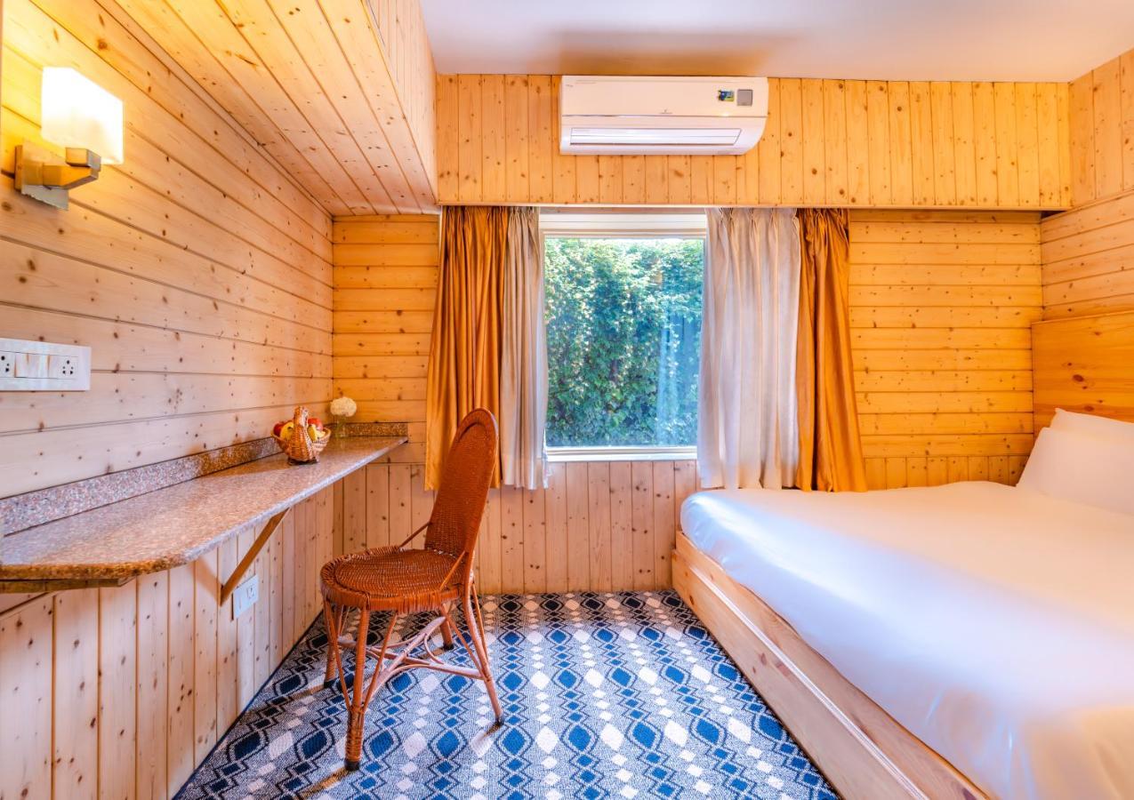 Hotel Mirage Srīnagar Buitenkant foto